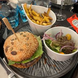 Grand Café Malarte - Burger and fries