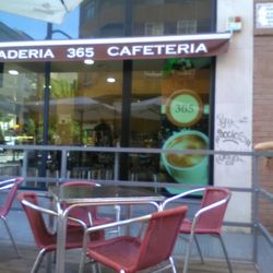Panaderia 365 Cafeteria - Fachada lateral
