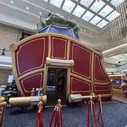Sunvalley Shopping Center - Santa Sleigh