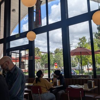 Le Hut Dinette - Wine Bars Near Me - Santa Ana, California