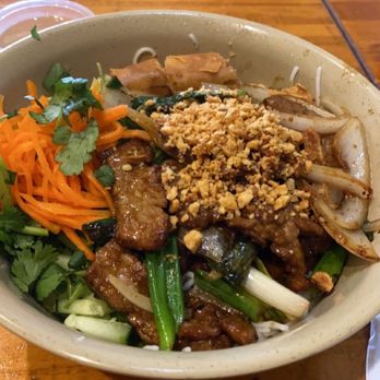 Mai Thai Seafood - V5. Vermicelli with Sauteed Beef and Onion Bowl - Vietnamese Near Me - Houston, Texas Mai Thai Seafood - V5. Vermicelli with Sauteed Beef and Onion Bowl - Vietnamese Near Me - Houston, Texas