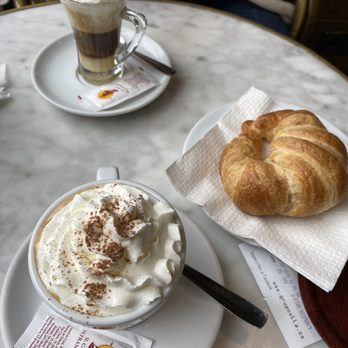 Il Caffe di Francesco - Capuccino Vienes - Coffee & Tea Near Me - Barcelona, B