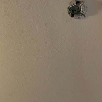 Tru by Hilton Destin - Safety hazard - Missing smoke detectors - Hotels Near Me - Destin, Florida Tru by Hilton Destin - Safety hazard - Missing smoke detectors - Hotels Near Me - Destin, Florida