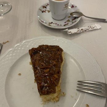 Cave Real - Almond cake - Portuguese Near Me - Lisbon, 11