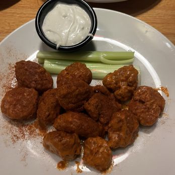 Applebee's Grill + Bar - Extra hot boneless buffalo wings - American Near Me - Hutchinson, Minnesota