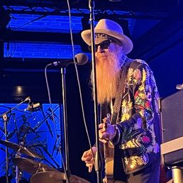 Billy Gibbons playing the classics. Billy Gibbons playing the classics.