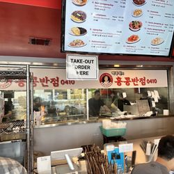 Paik's Noodle - Counter / cooking area