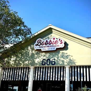 Bobbie's Southern Kitchen - Outside - American Near Me - San Antonio, Texas