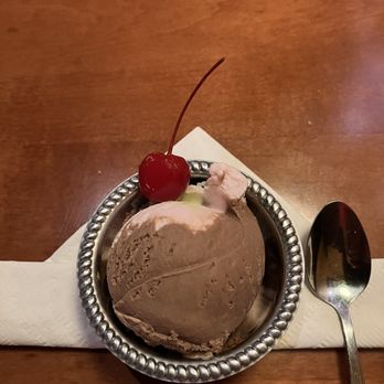 The Old Spaghetti Factory - Finishing touch : Spumoni Ice Cream - Italian Near Me - Concord, California