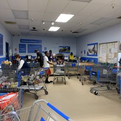 This is a closed customer service area that can't help me get cupcakes ordered for today, thanks Walmart.