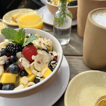 Twelve Senses Retreat - Quinoa with fruit, coconut milk latte, fresh orange juice - Health Retreats Near Me - Encinitas, California