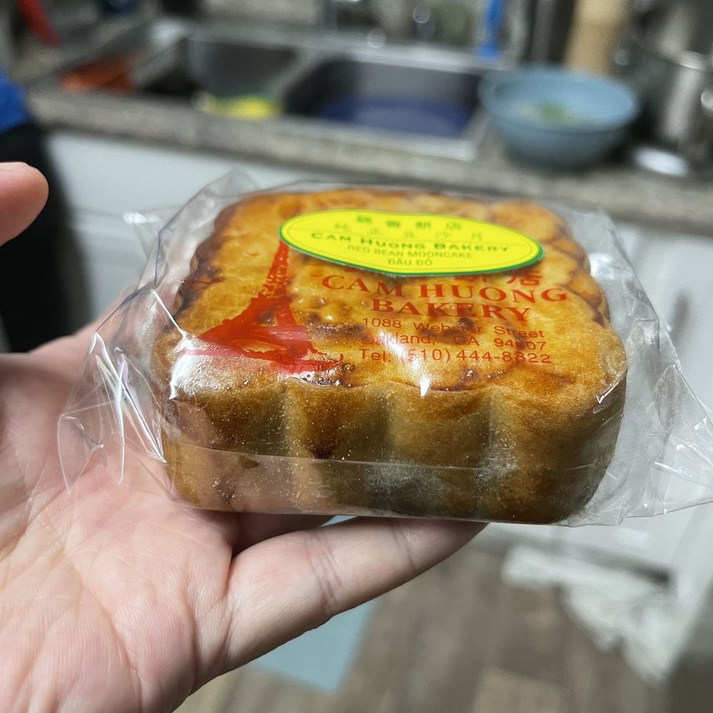 Cam Huong Bakery - I bought it at noon on September 22, 2023. I took it home in the afternoon and found that it was all moldy! - Bakeries Near Me - Oakland, California