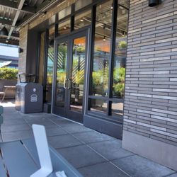 Shake Shack University Village - Entrance and outdoor seating