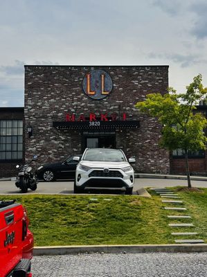 L & L Market by null