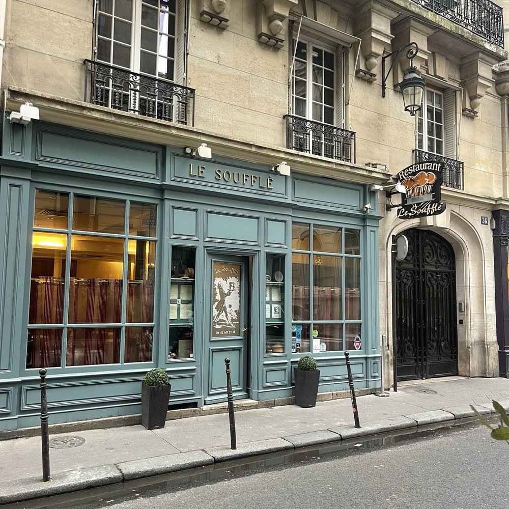 Le Soufflé - L'extérieur du restaurant - French Near Me - Paris, 75