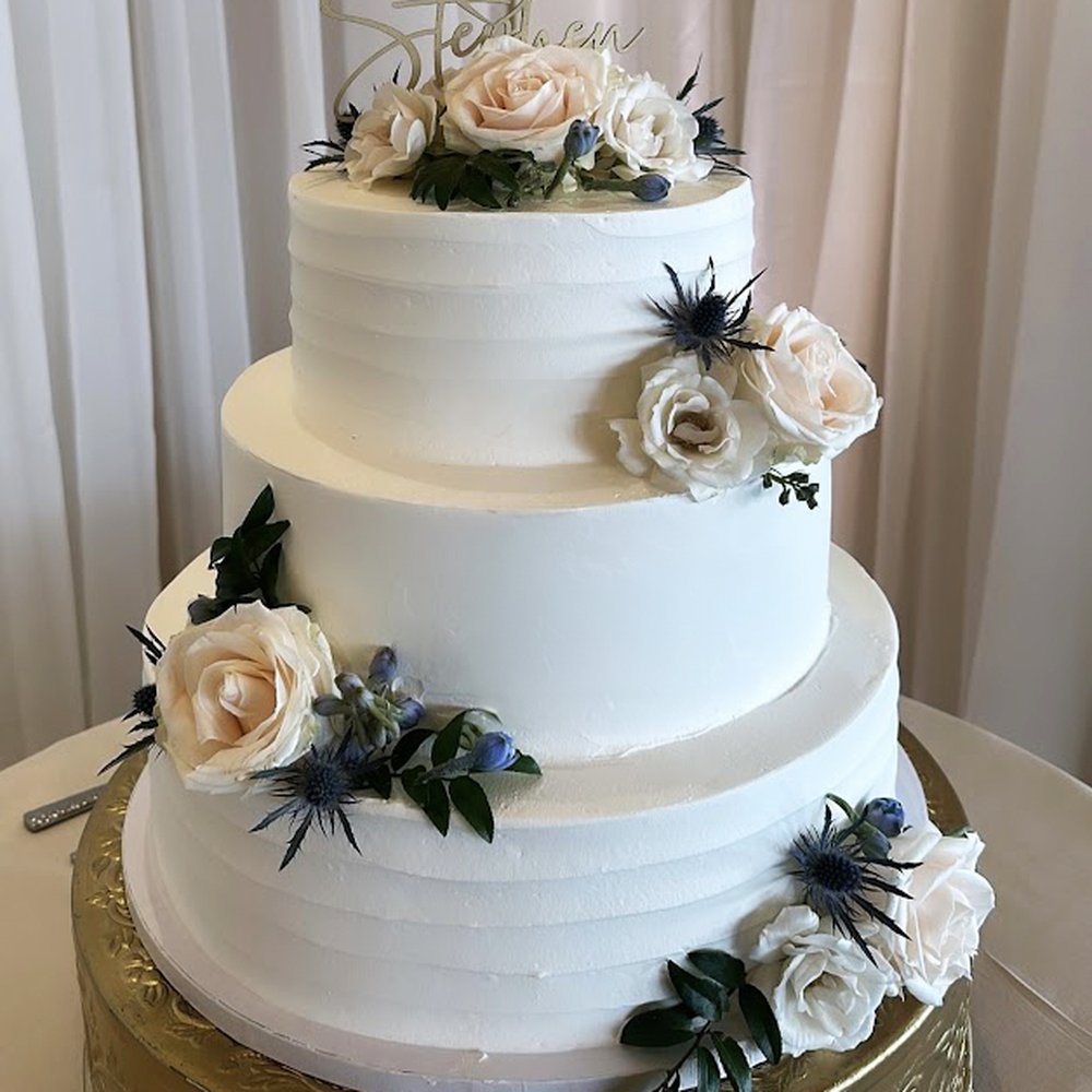Flower Divas - Cake floral (cake made by IDoWeddingCakes) - Florists Near Me - Santa Clara, California Flower Divas - Cake floral (cake made by IDoWeddingCakes) - Florists Near Me - Santa Clara, California