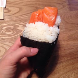 Pisu Pigneto - Lo mettiamo un po' di riso nel cono? Mai visto un temaki così brutto