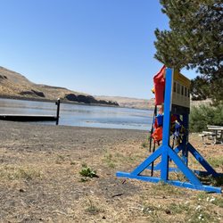 Windust Park - Beach, swim area, complimentary 'flotation borrowing' station.