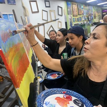 Memo's Canvas - Friends and family - Paint & Sip Near Me - Montclair, California