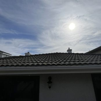 Platinum Power Wash - Our soft washing process is a gentle, environmentally friendly method of cleaning your roof. - Window Washing Near Me Platinum Power Wash - Our soft washing process is a gentle, environmentally friendly method of cleaning your roof. - Window Washing Near Me