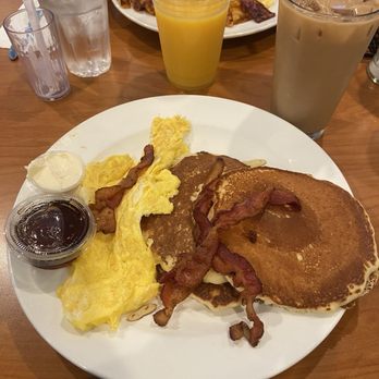 Squire's Diner - Diners Near Me - New York, New York