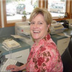 Maurice W Smith, DC - Dr Smith's wonderful receptionist, Tracey! The clinic wouldn't be the same without her.