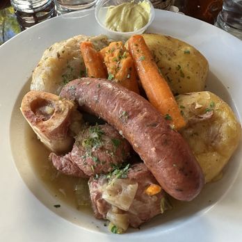 Hansa Brewery - Ossobucco special with sausage, cabbage, carrot and potato - Breweries Near Me - Cleveland, Ohio