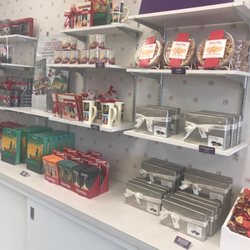 Fannie May - Yummy Display