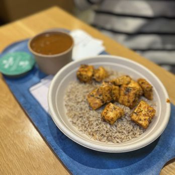 Choolaah - Choolah bowl with brown rice, tikka masala, mint yogurt sauce, and paneer - Indian Near Me - Pittsburgh, Pennsylvania Choolaah - Choolah bowl with brown rice, tikka masala, mint yogurt sauce, and paneer - Indian Near Me - Pittsburgh, Pennsylvania