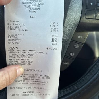 7-Eleven - I filled my own cup with ice for the water I bought and they charged me a dollar!?!?!!! - Gas Stations Near Me - Riverside, California
