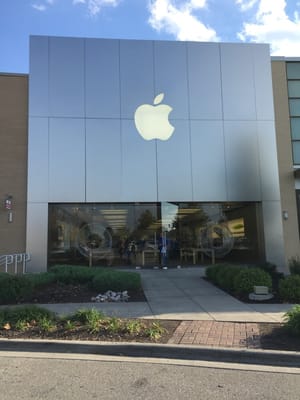 Apple Leawood by null