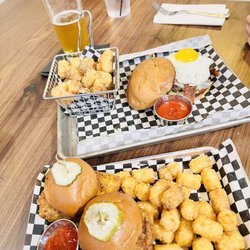Klüddes Smokehouse + Saloon - Kluddes Burger & Nashville Sliders