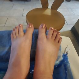 Good polish but disappointing pedicure. Good polish but disappointing pedicure.