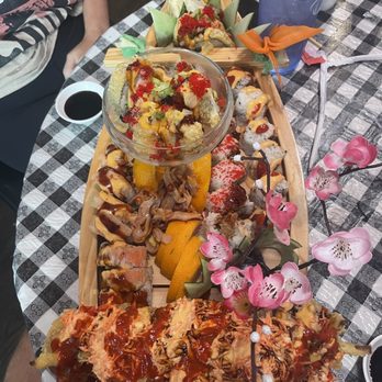 Hometown Hibachi - Spicy tuna, shrimp tempura, spicy crab, spider roll, hometown roll - Food Trucks Near Me - Chillicothe, Ohio Hometown Hibachi - Spicy tuna, shrimp tempura, spicy crab, spider roll, hometown roll - Food Trucks Near Me - Chillicothe, Ohio