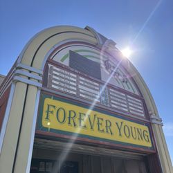 Forever Young Records - Entrance