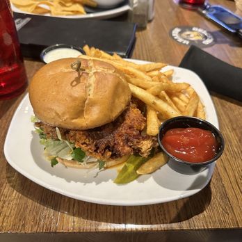 Lone Oak Grill - Nashville Hot Chicken Sandwich - Burgers Near Me - Eagan, Minnesota