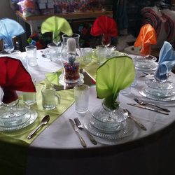 C4M Cakes - This shows some of are napkin colors and wedding settings