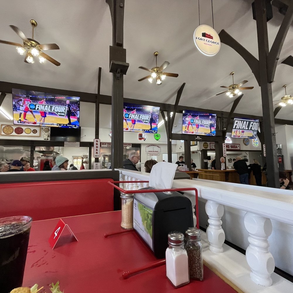 Chico's Pizza Parlor - Pizza Near Me - Seaview, Washington