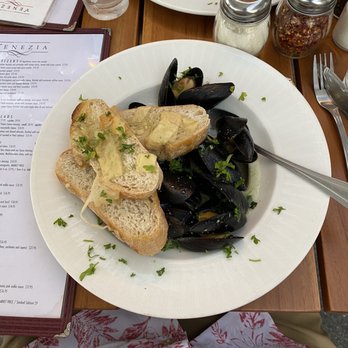 Venezia - MUSSELS SAUTÉED - Pizza Near Me - Sarasota, Florida Venezia - MUSSELS SAUTÉED - Pizza Near Me - Sarasota, Florida