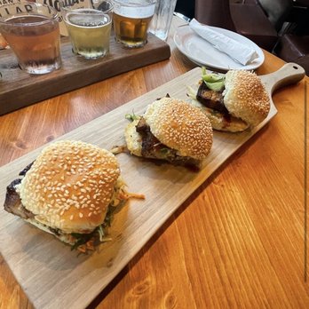Beertown - Brewpubs Near Me - Whitby, Ontario