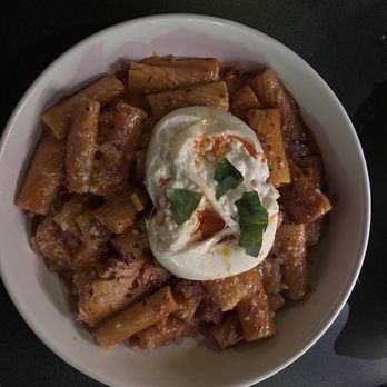 Testa Rossa Pizzeria - Vodka Burrata Pasta with Chicken - Pizza Near Me - Grand Rapids, Michigan Testa Rossa Pizzeria - Vodka Burrata Pasta with Chicken - Pizza Near Me - Grand Rapids, Michigan