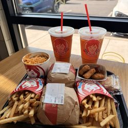 Wendy's - IG: KENTFOODIE Baconator Combo Spicy Chicken Sandwich Combo Dave's Combo Chili 6 PC. Crispy Chicken Nuggets
