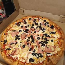 XL pizza with ham, olives and pineapple.  Arrived super hot and fresh!