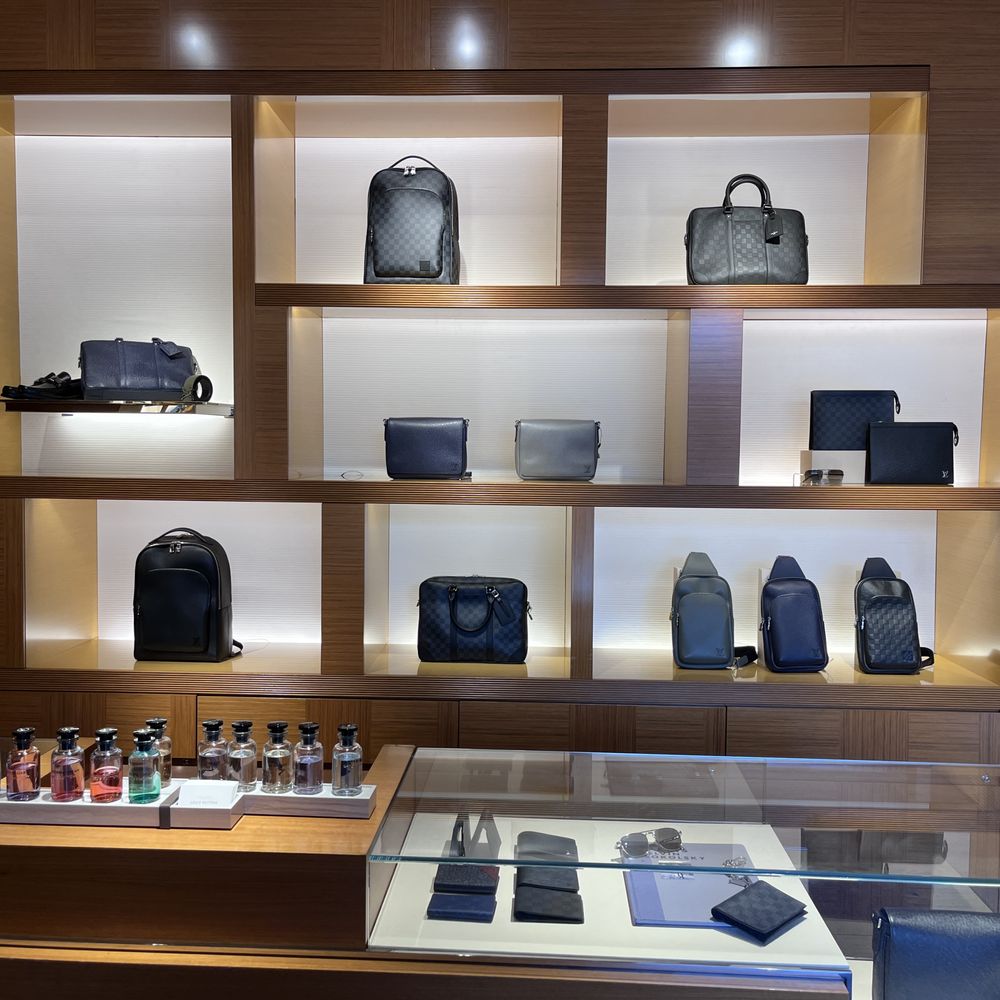 Louis Vuitton Honolulu Ala Moana Center - Accessories Near Me - Honolulu, Hawaii