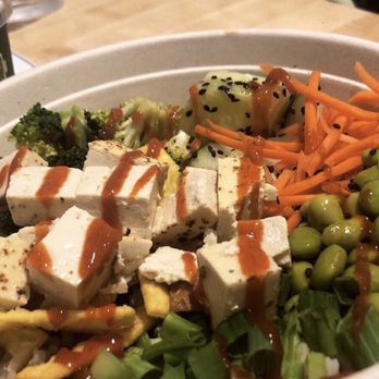 Freshii - Gaviidae Common - Umamii Salad - Breakfast & Brunch Near Me - Minneapolis, Minnesota