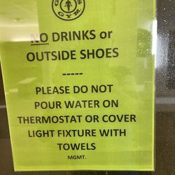 Gold's Gym - San Antonio - Exposing members to dangerous dehydration, Not allowed to drink water in Steam Room, Mgr; DICTATOR AND A HOMOSEXUAL ACTING HOMOPHOBIC.