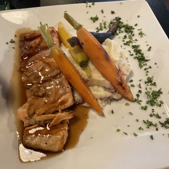 TQLAS - Salmon in tamarindo sauce with carrots and mash potatoes - Mexican Near Me - La Quinta, California TQLAS - Salmon in tamarindo sauce with carrots and mash potatoes - Mexican Near Me - La Quinta, California