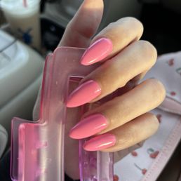 Almond shape in the color "pink panther"