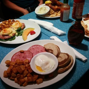 Fran's Restaurant - Diners Near Me - Toronto, Ontario