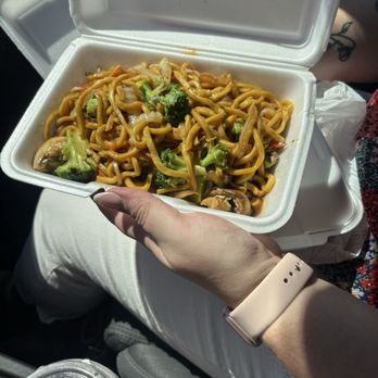 Wings Hut - Vegetable Lo Mien - Chinese Near Me - Augusta, Georgia